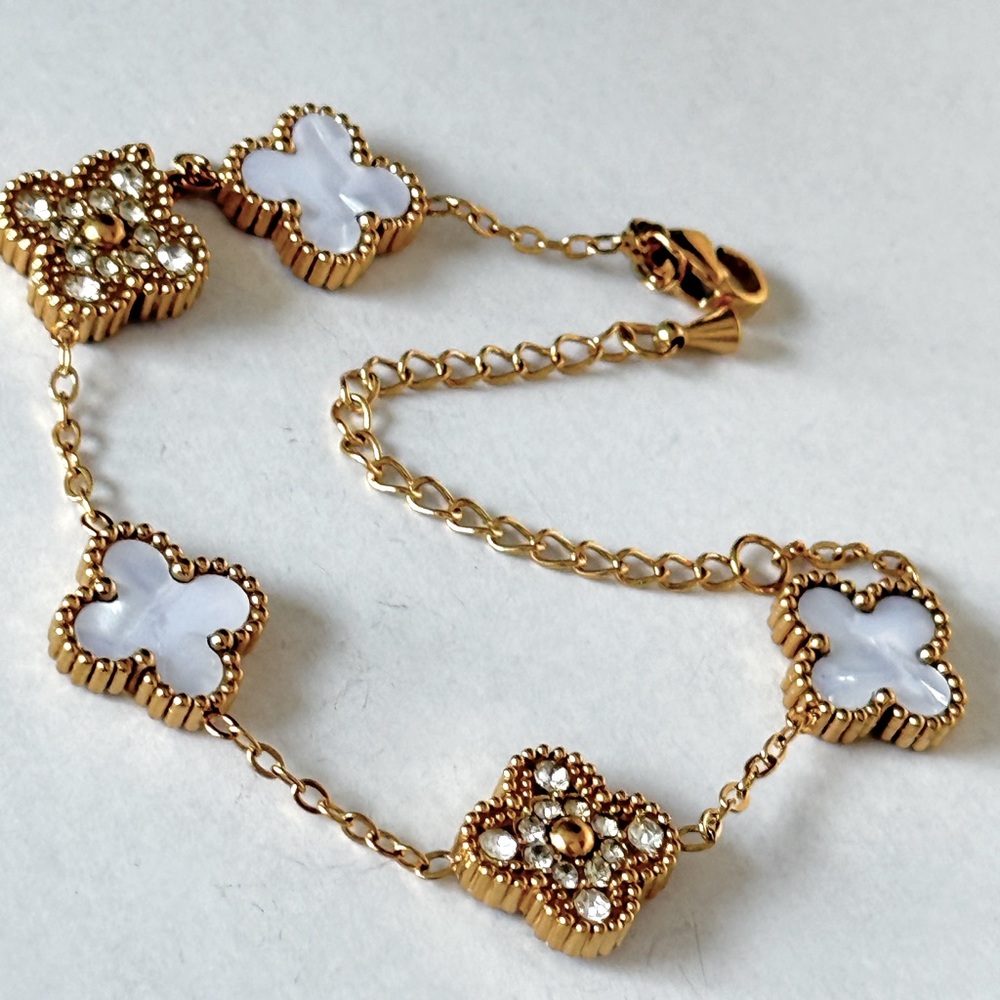Elegant Gold and White Four Clover Leaf Bracelet